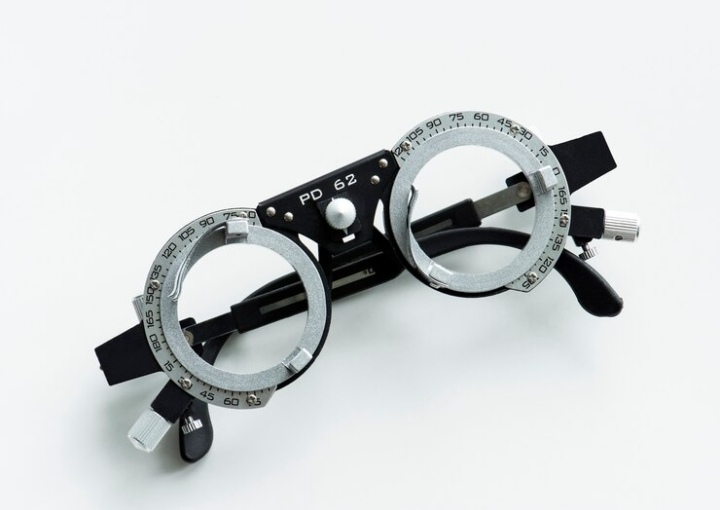 Low vision aids for macular degeneration